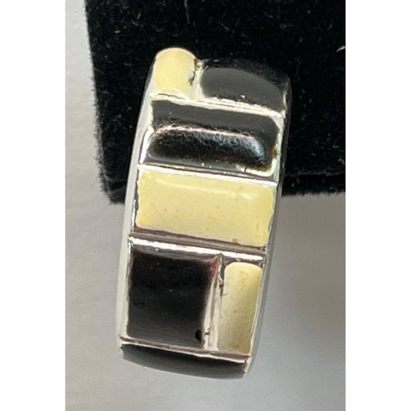 Vintage Silver Tone Small Hoop Earrings Beige Black Block Patten 1/2 Inch - Picture 5 of 5